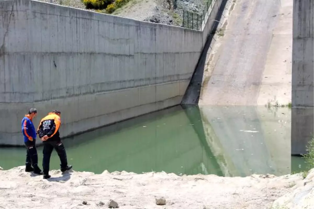 Havuza Düşen Çocuk Kayboldu, Arkadaşı Kurtarıldı