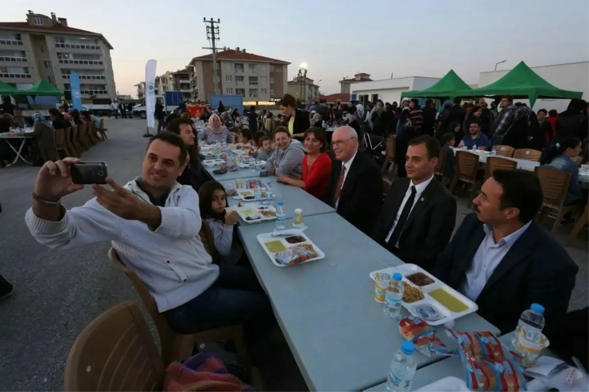 Ihlamurkent\'te 6 Bin Kişi İftarda Buluştu