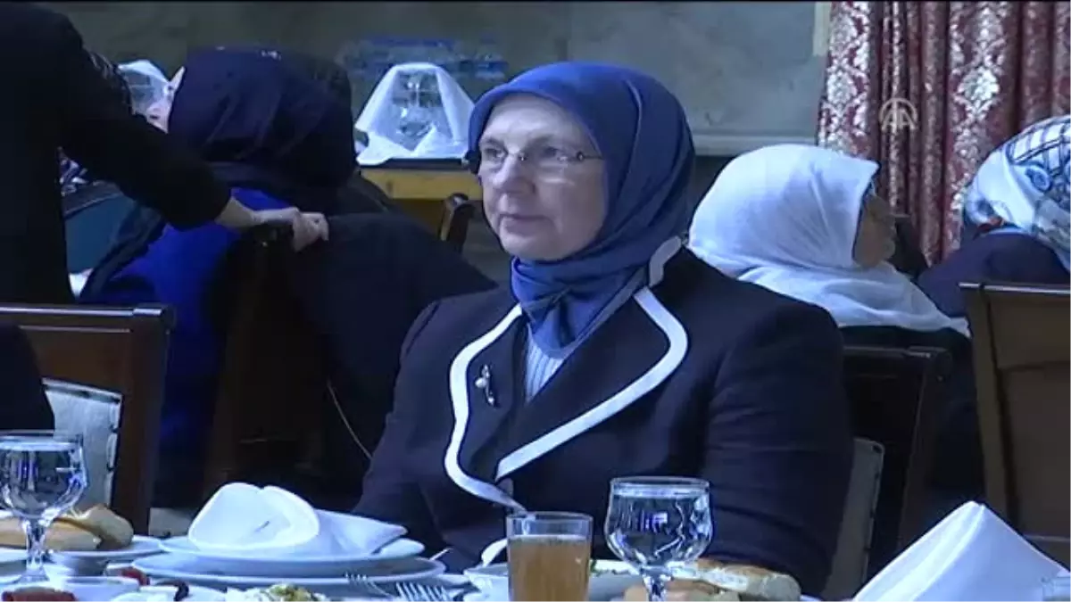 Kahraman\'dan Kadın Milletvekilleri ve 15 Temmuz Şehit Yakınlarına Iftar