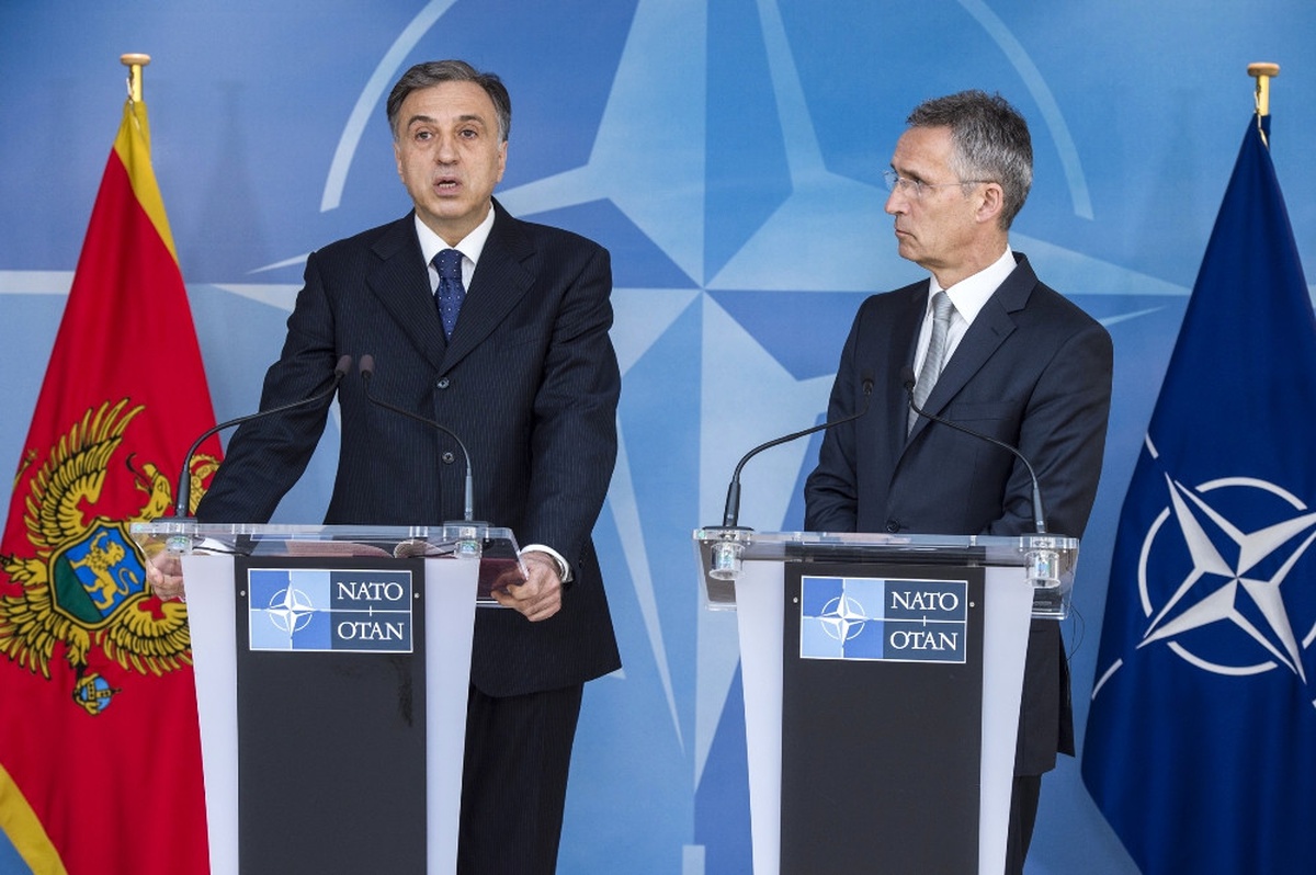Karadağ Bayrağı NATO Genel Merkezine Asıldı
