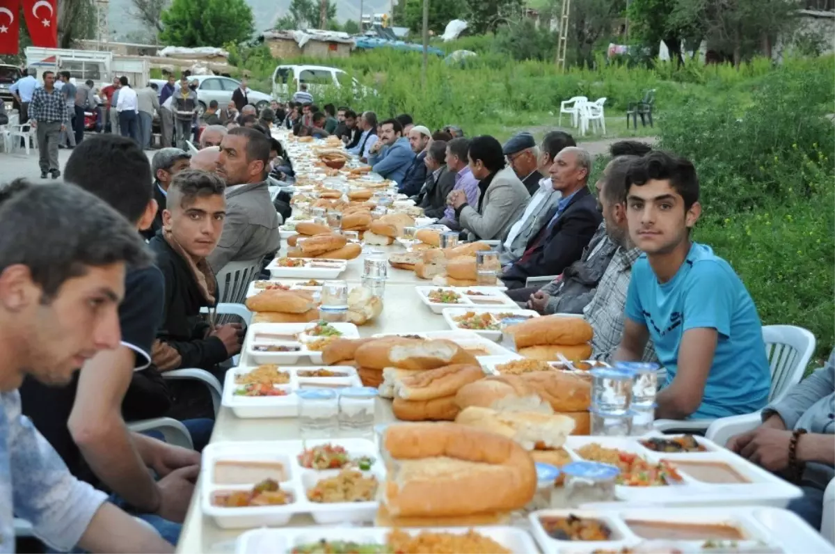 Kaymakamlıktan Köy Meydanında İftar Programı