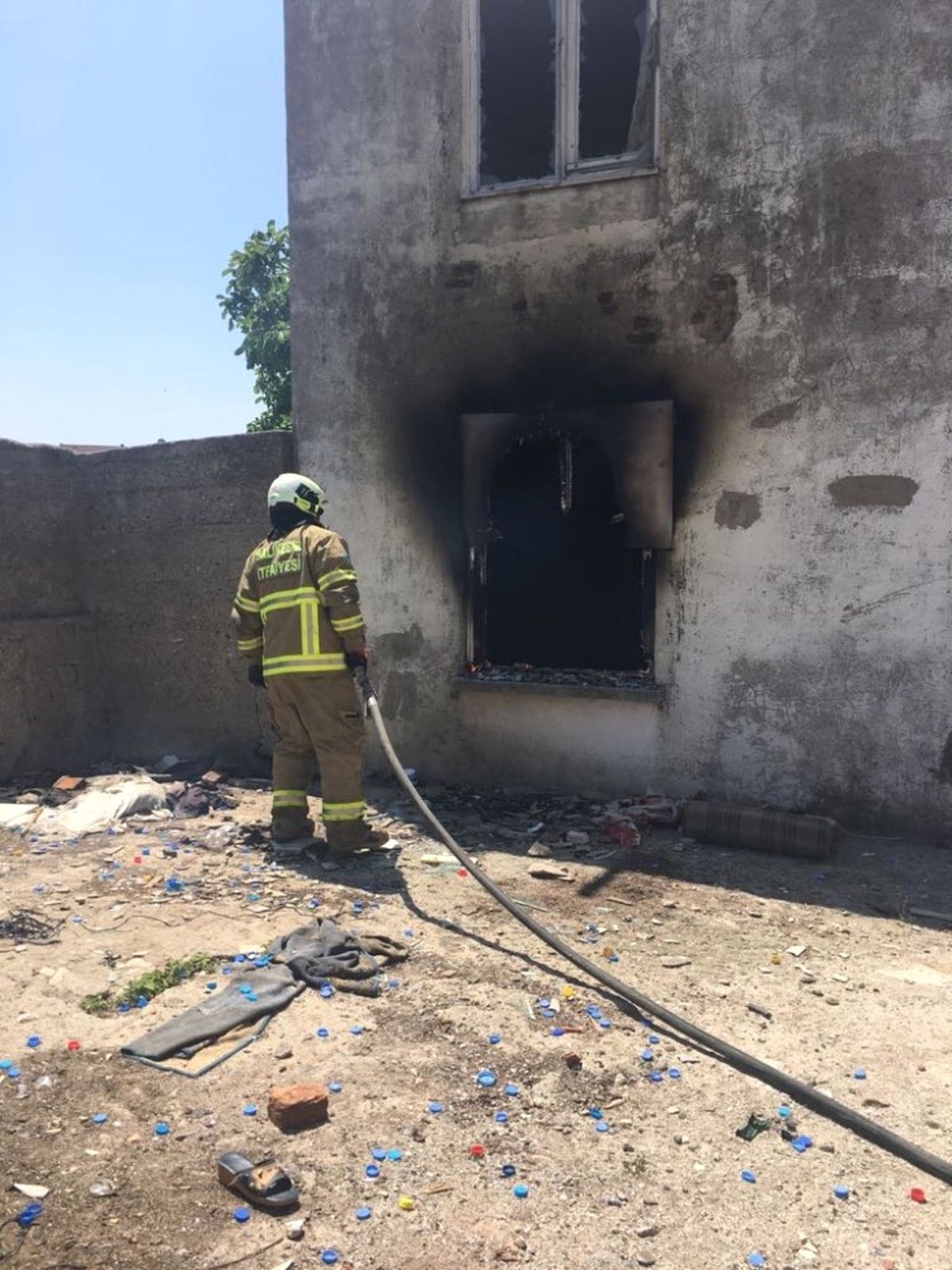 Metruk Evde Çıkan Yangın Korkuttu