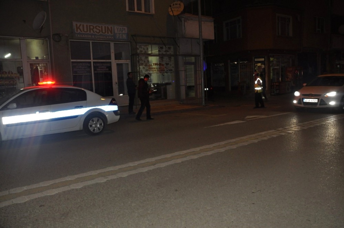 Motosiklet Kamyonetle Çarpıştı: 1 Ölü