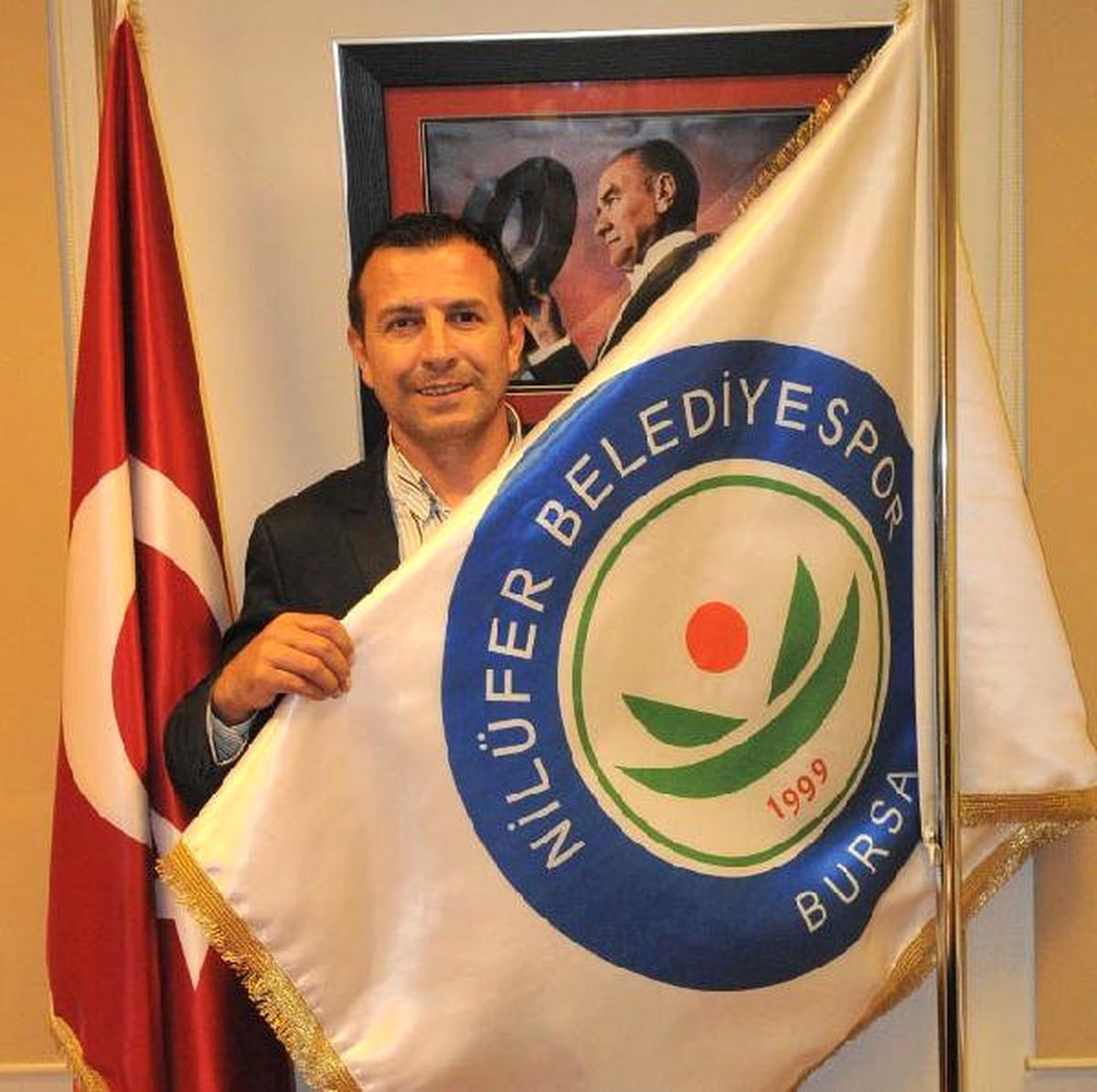 Nilüfer Belediyespor\'da Çifte İmza
