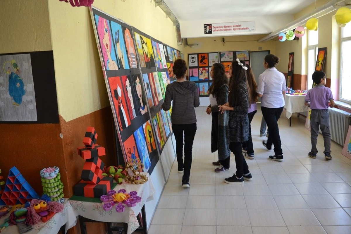 Öğrencileri Resim Sergisi Büyük Beğeni Topladı