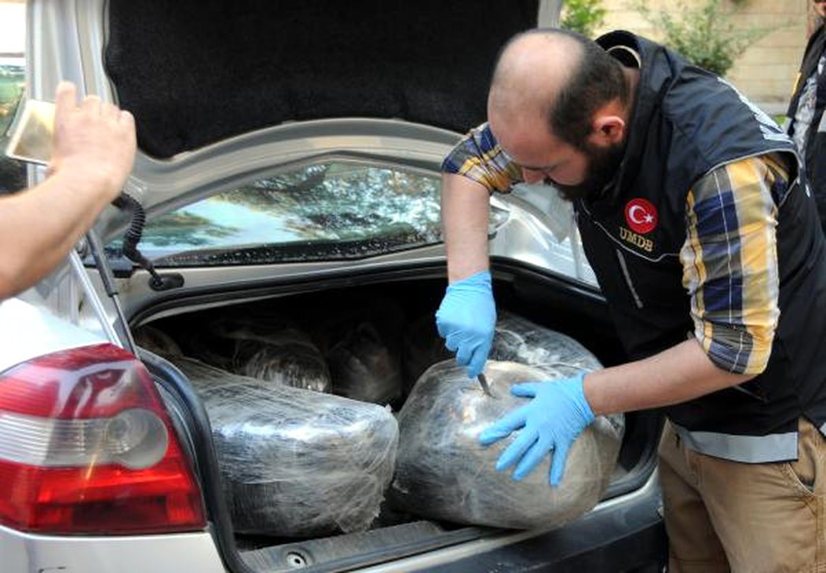 Otomobilde 100 Kilo Esrar Ele Geçti