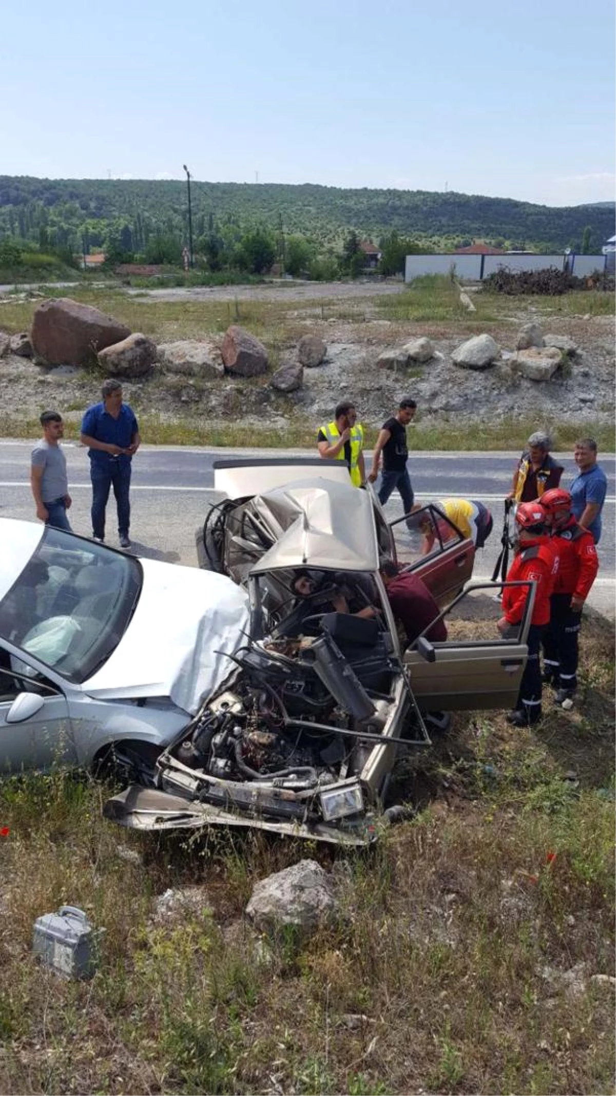 Otomobiller Çarpıştı, 2 Yaralı