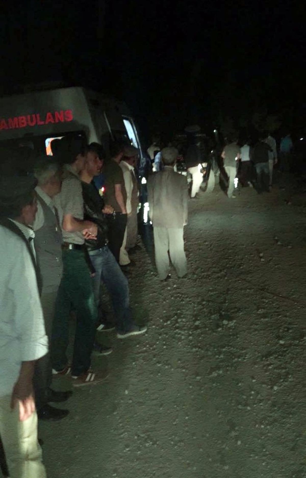 Siirt\'te Minibüs Çaya Düştü: 3 Ölü