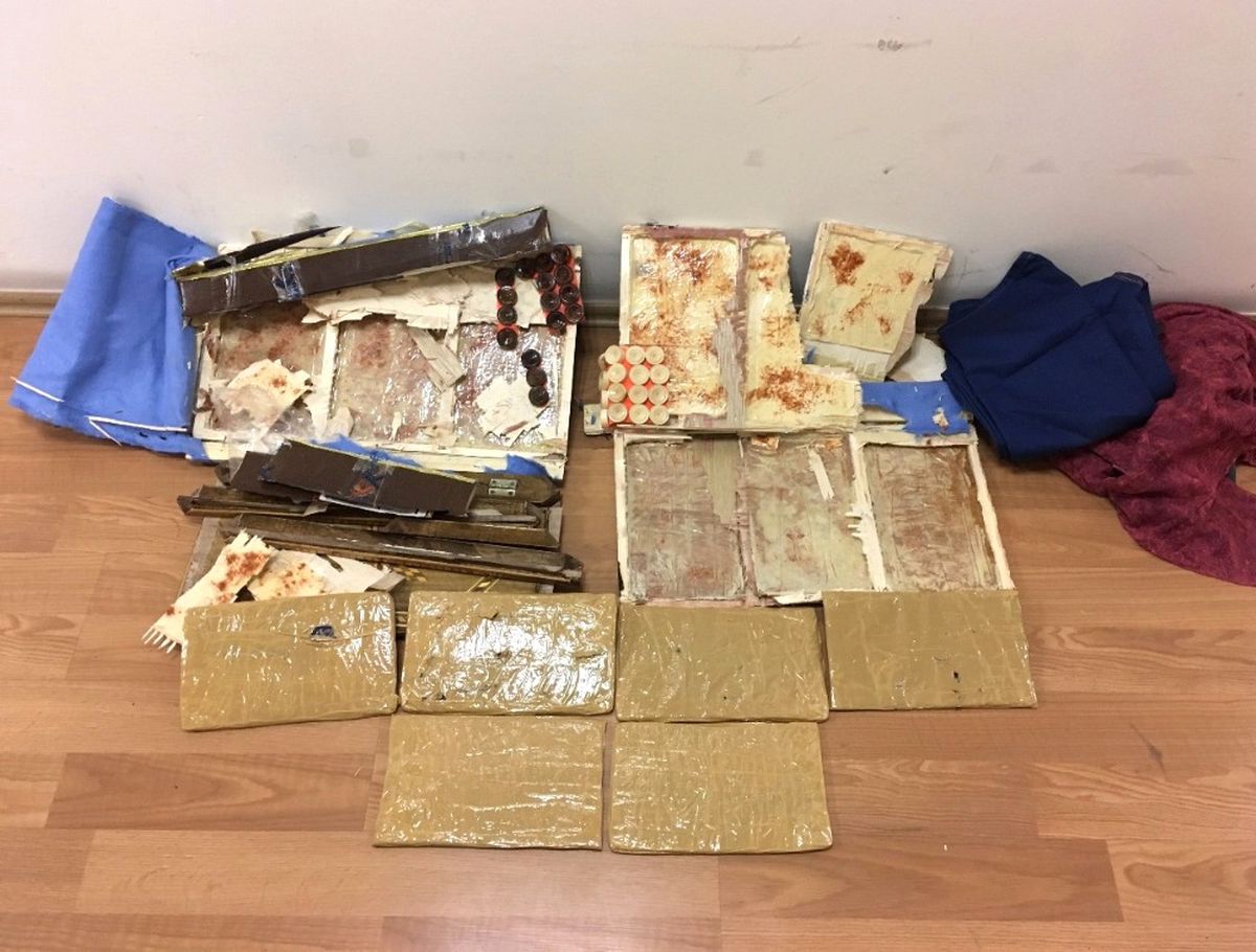 Tahta Çantada Uyuşturucu Zulası Çıktı
