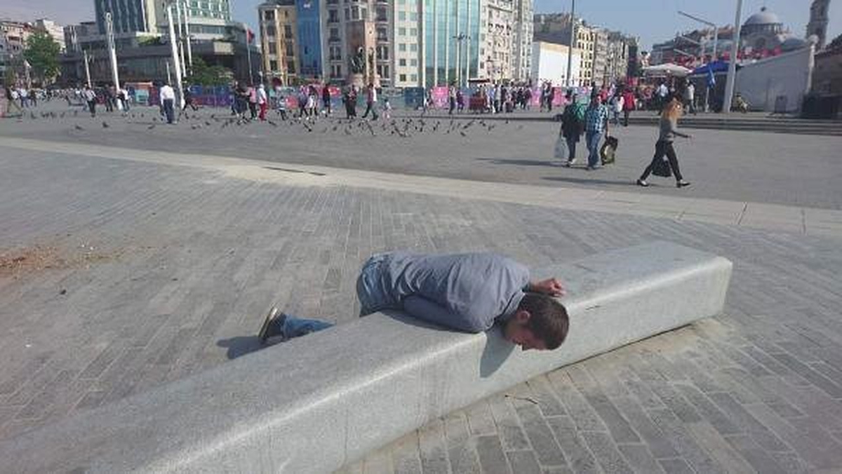 Taksim\'de Şok Eden Manzara; Küçük Çocuklar Şahit Oldu