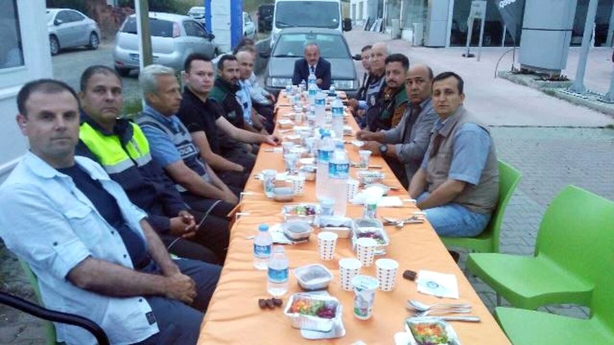 Tekirdağ İl Emniyet Müdürü Aydın Görev Başında İftar Yapan Polisleri Yalnız Bırakmıyor