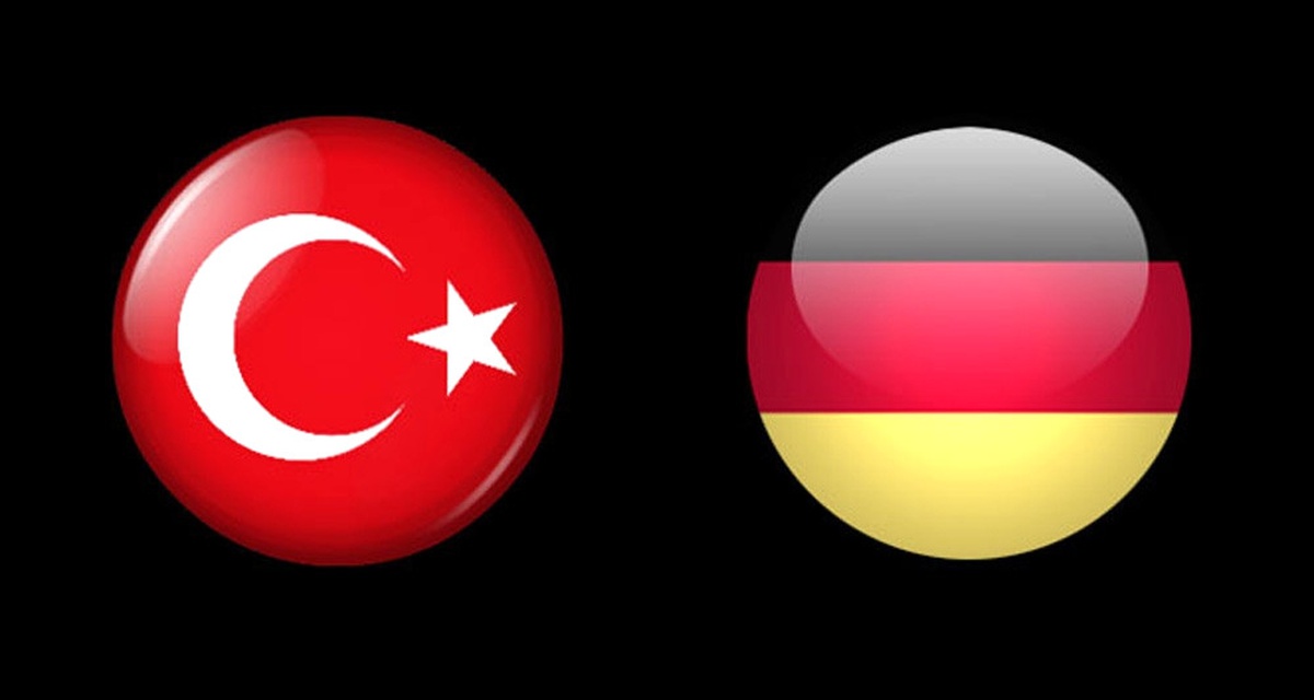 Türkiye ve Almanya Savunma Bakanları Incirlik\'i Görüştü