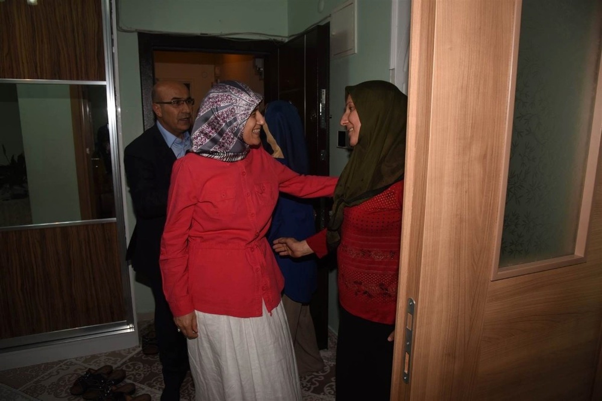 Vali Demirtaş ve Eşi, Als Hastası Yasin\'i Ziyaret Etti