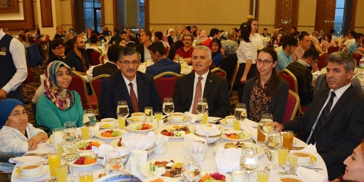 Vali Yıldırım Engelli Vatandaşlarla İftar Yemeğinde Bir Araya Geldi