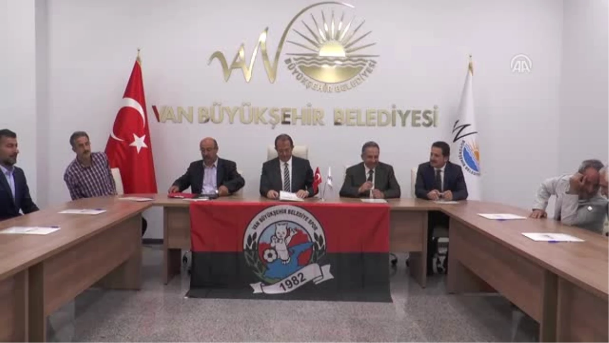 Van Büyükşehir Belediye Spor, Erdoğan Yılmaz Ile Anlaştı