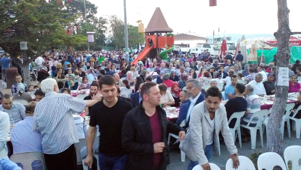 6 Bin Beykozlu Paşabahçe Meydanı\'nda İftar Sofrasında Buluştu
