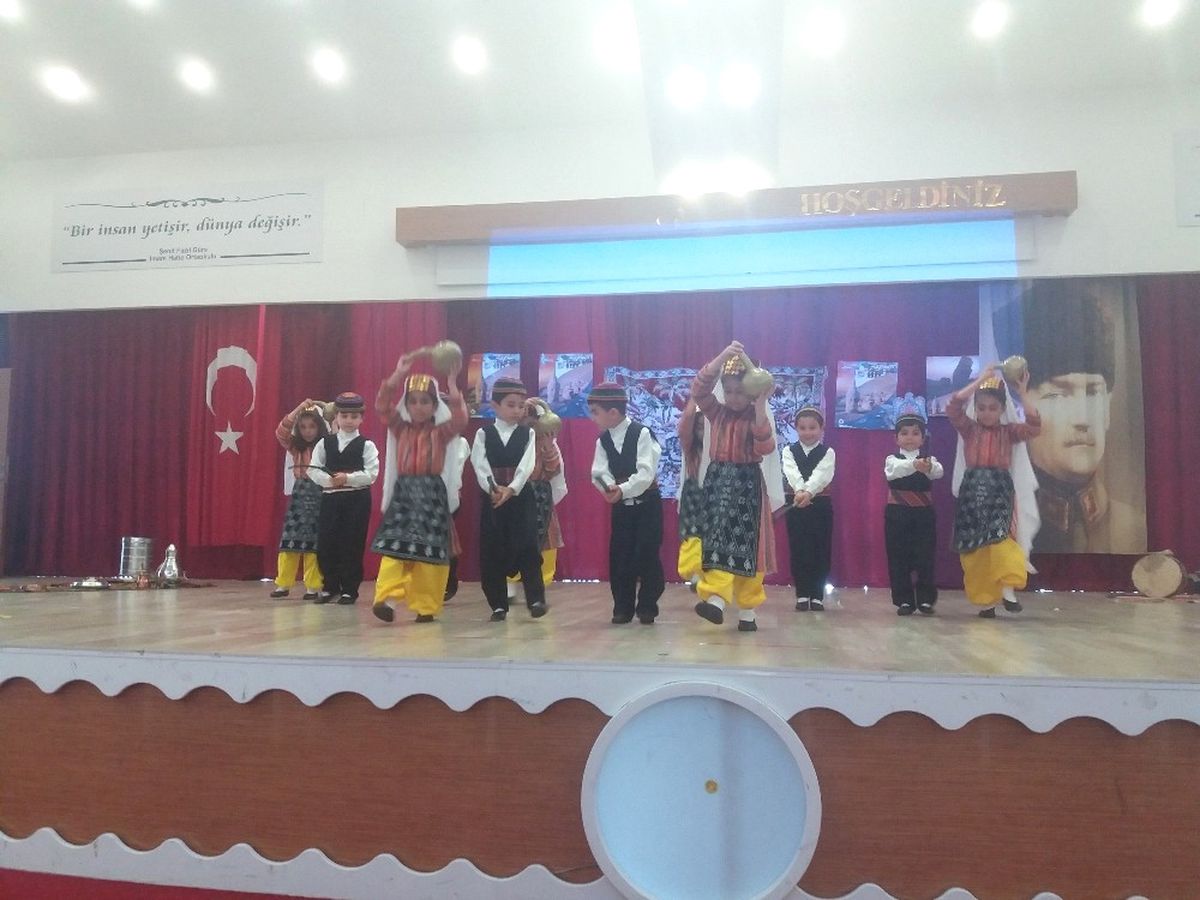 Adıyaman\'da Şiir Dinletisi ve Tiyatro Gösterisi