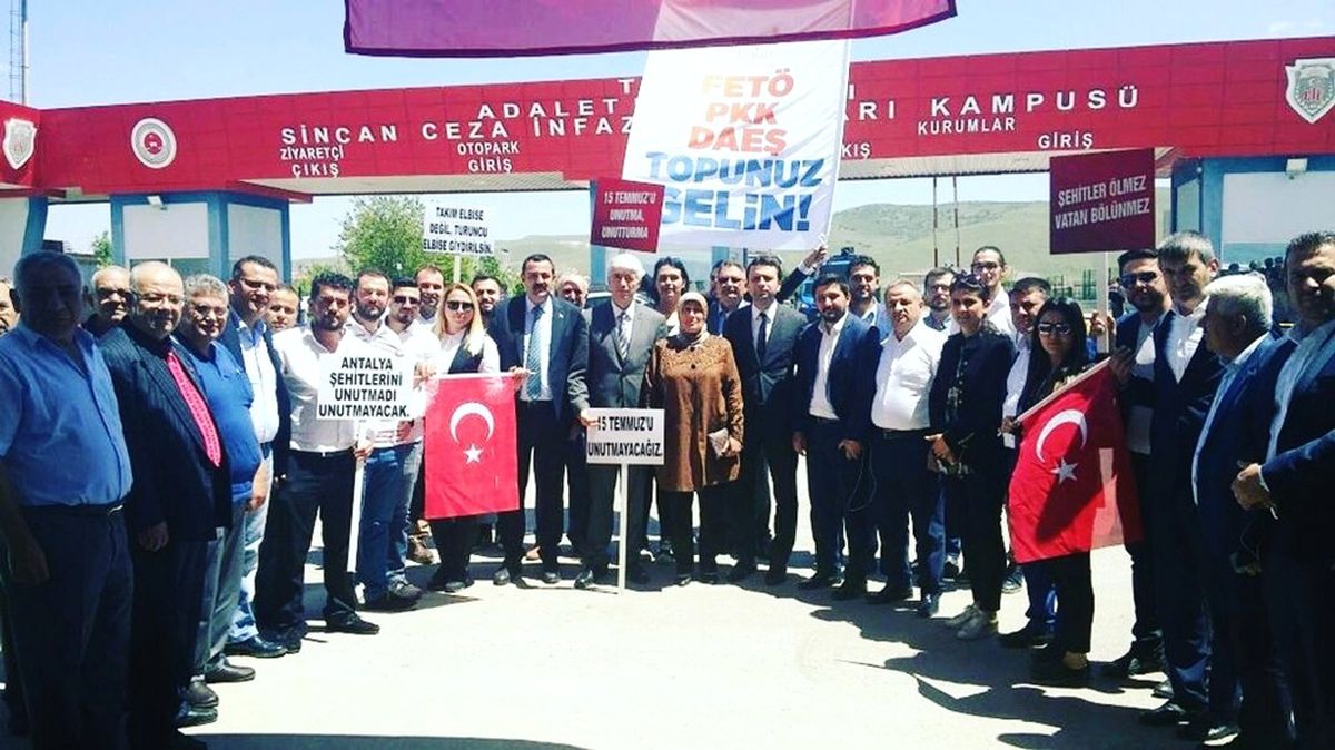 AK Parti Antalya Teşkilatı Sincan\'da Şehit Ailelerine Destek