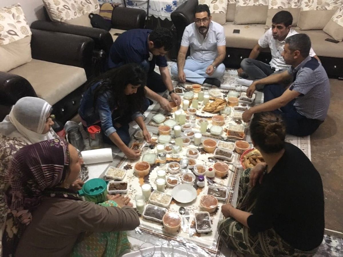 AK Parti Bağlar İlçe Teşkilatı Çat Kapı İftara Gidiyor