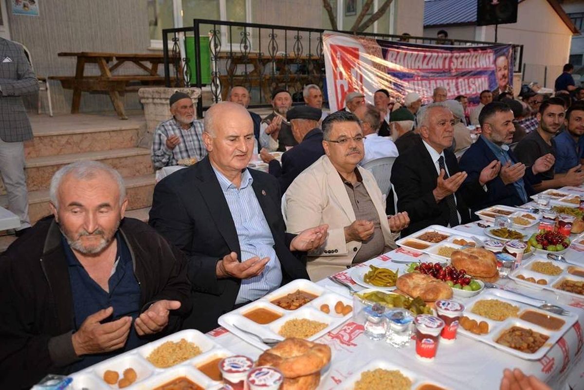 AK Parti Bilecik Merkez İlçe Teşkilatı İftar Programına Katıldı