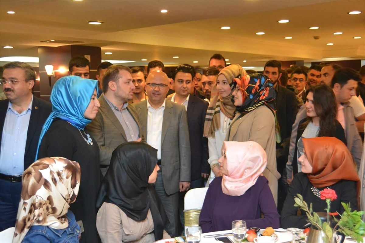 Ak Partili Gençler Sahurda Buluştu