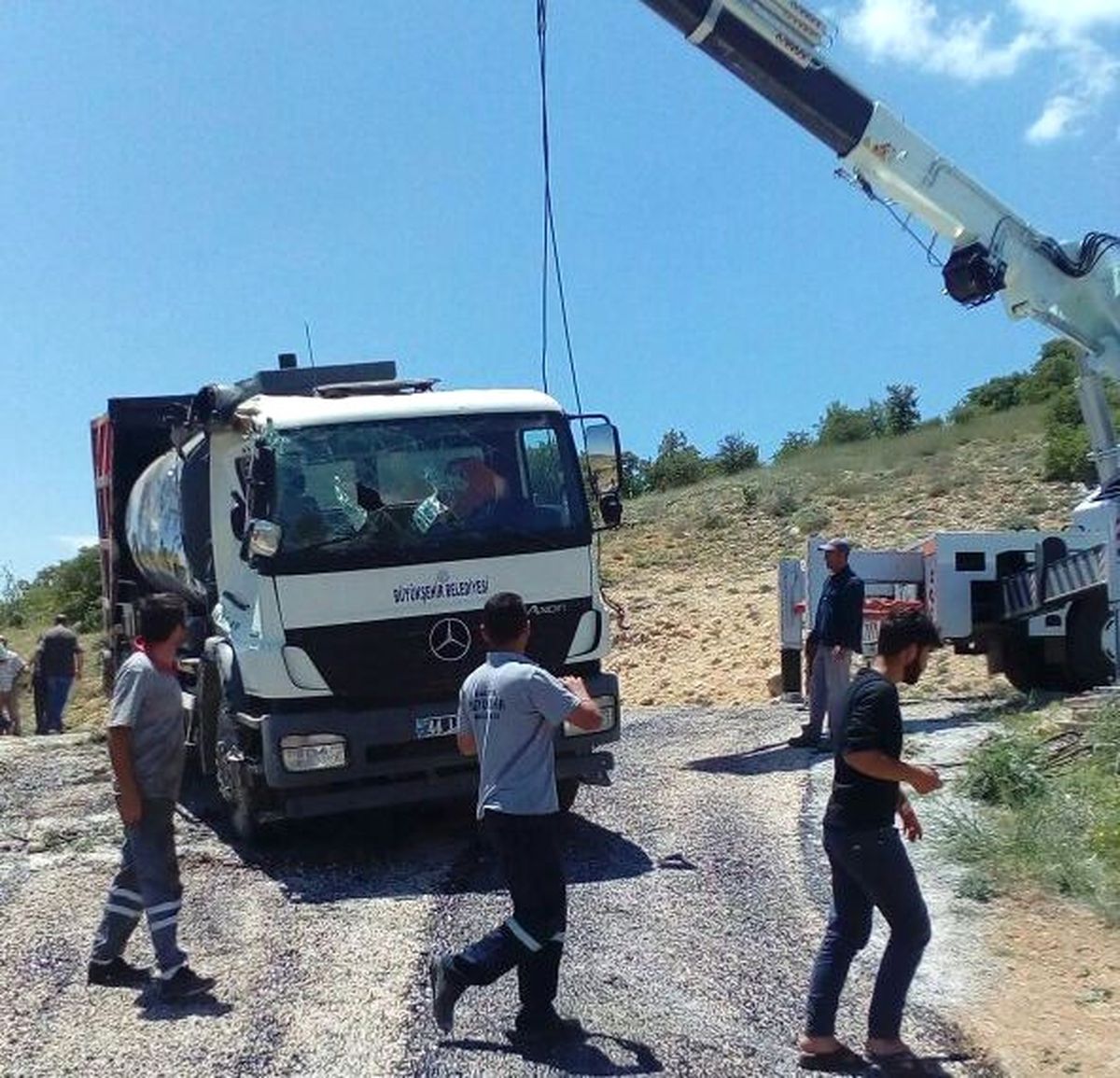 Akçadağ\'da Belediye Kamyonu Devrildi: 1 Yaralı