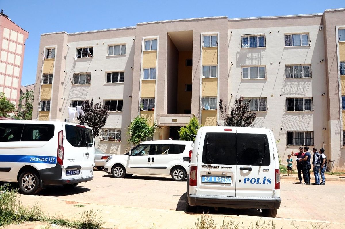 Boş Evden Yayılan Kötü Polisi Alarma Geçirdi