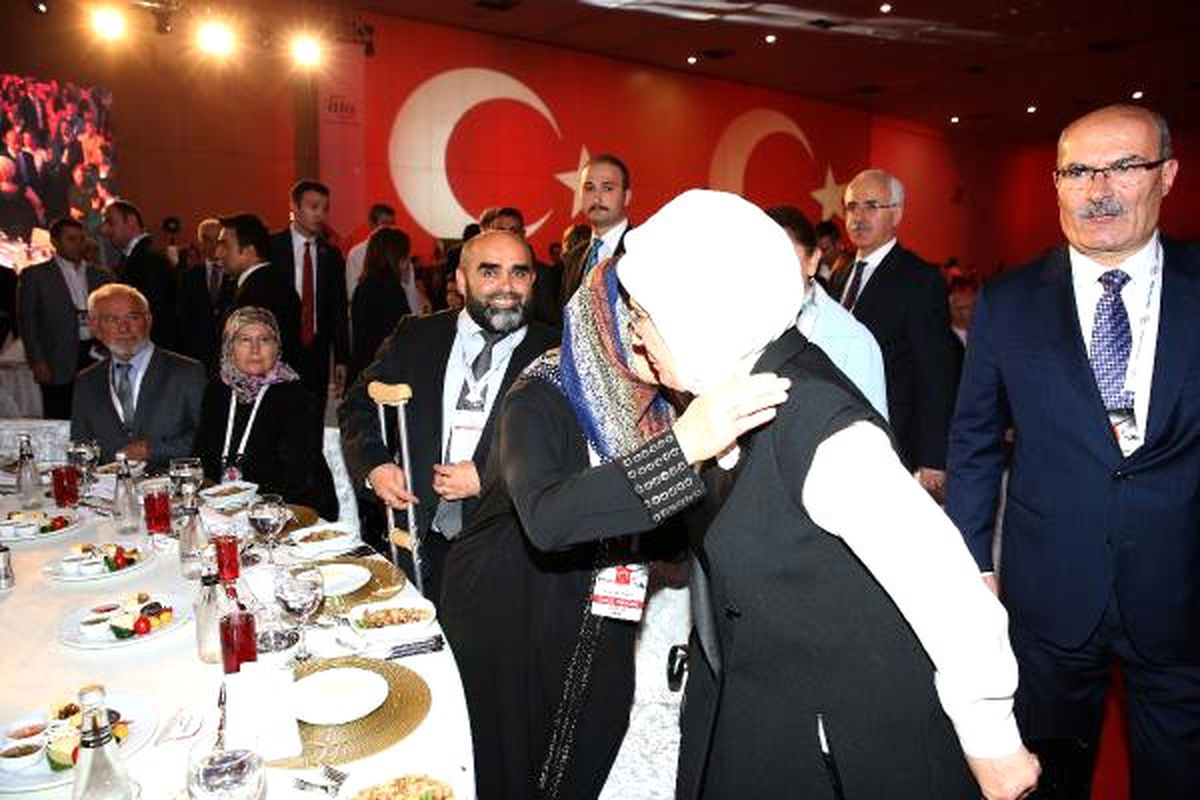 Dha Ankara- Emine Erdoğan, 15 Temmuz ve Terörle Mücadele Gazileriyle İftar Yemeğinde Buluştu