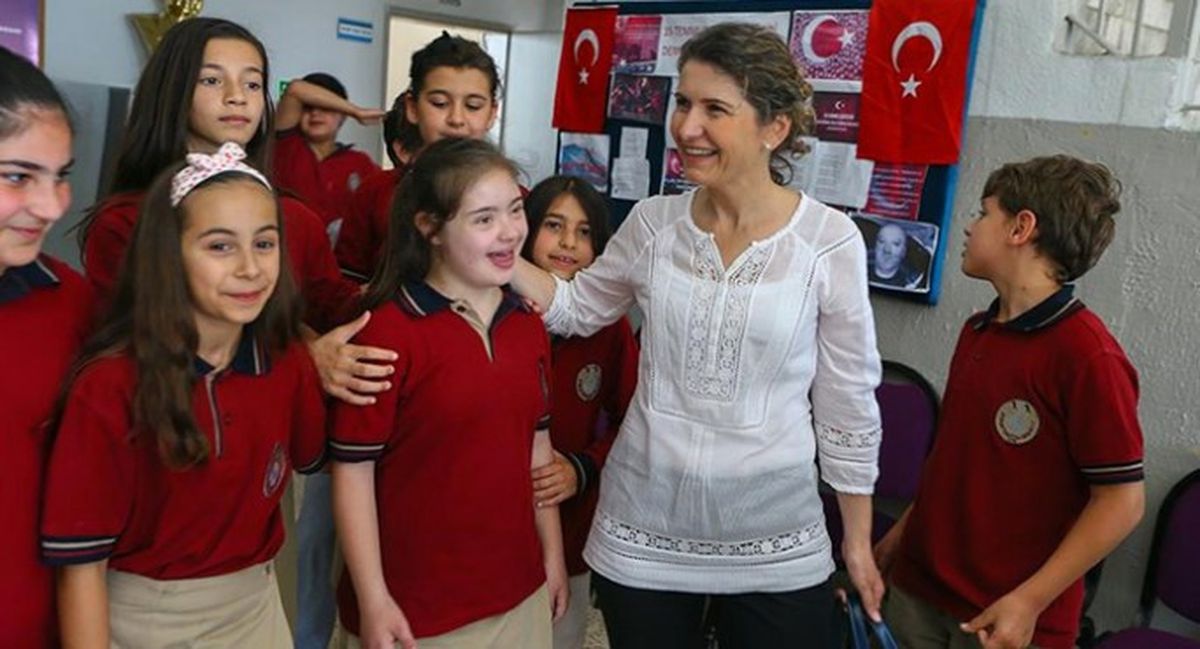 Down Sendromlu Kızının Eğitimi İçin Kariyerini Bıraktı