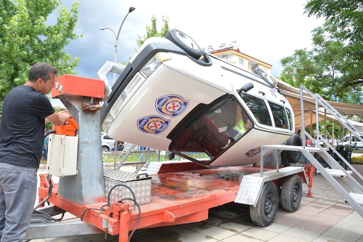 Emniyet Kemerinin Önemi Simülasyonla Anlatıldı