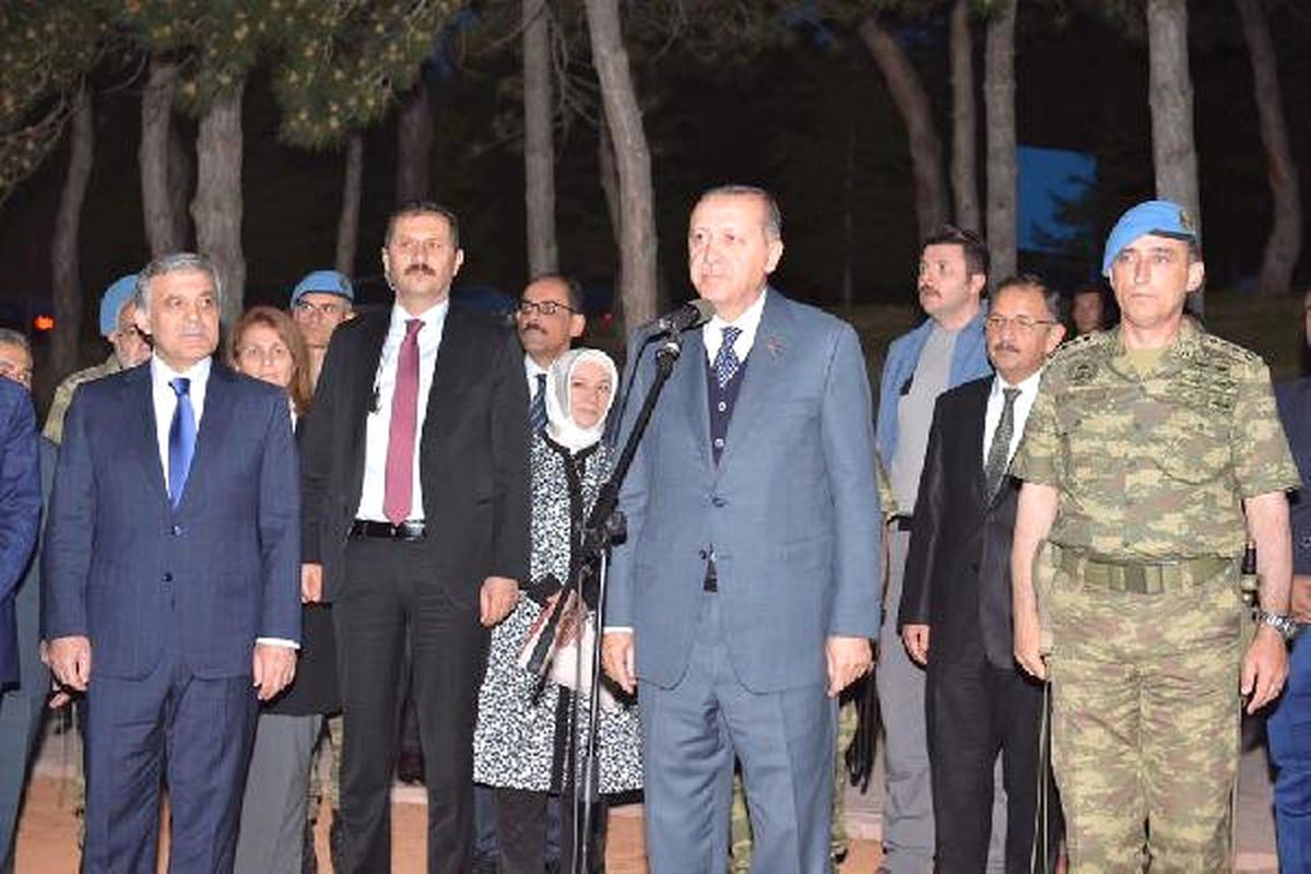 Erdoğan ve Gül Tugayda Birlikte İftar Yaptı (2)