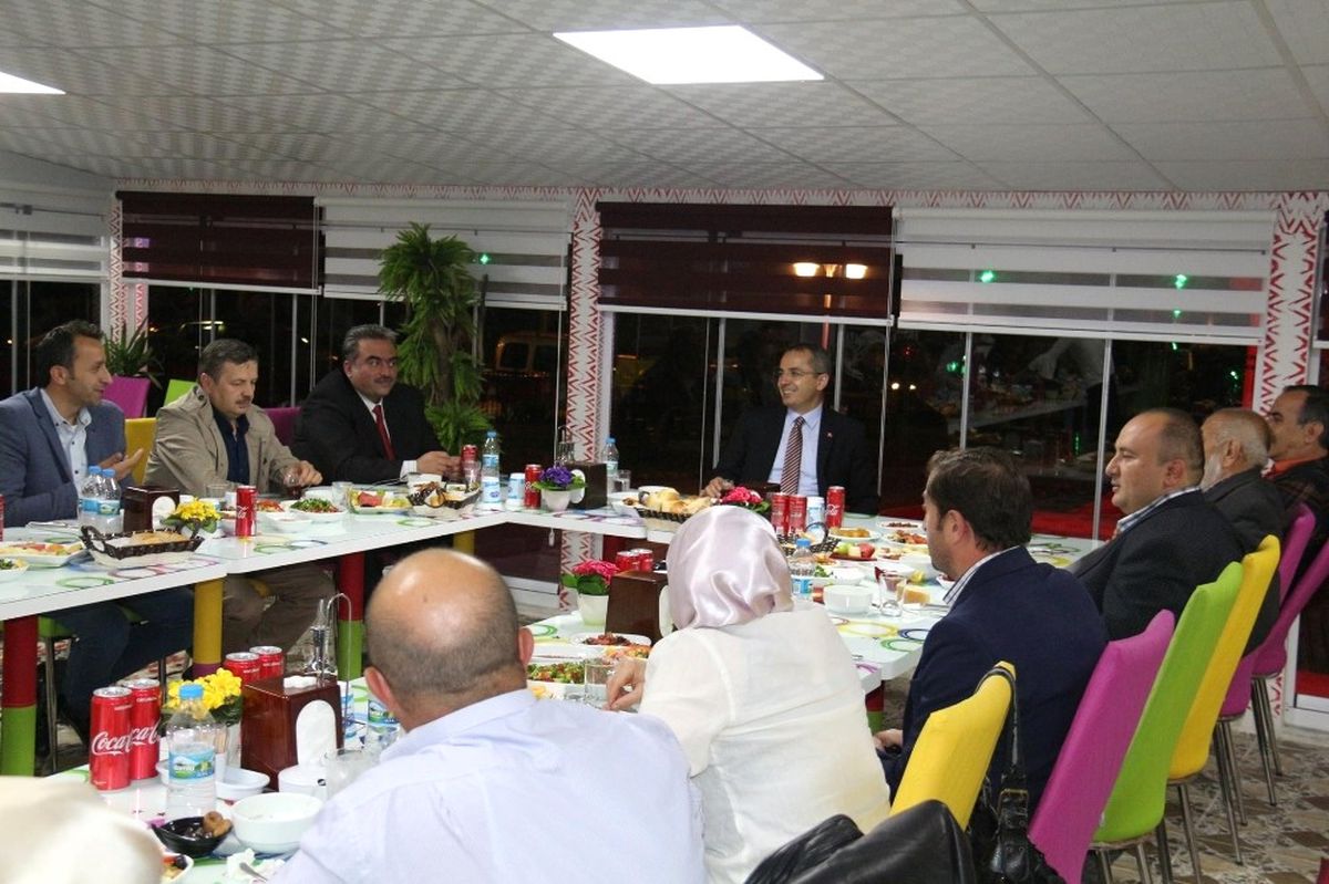 Eyüp\'te Basın Mensuplarına İftar Yemeği