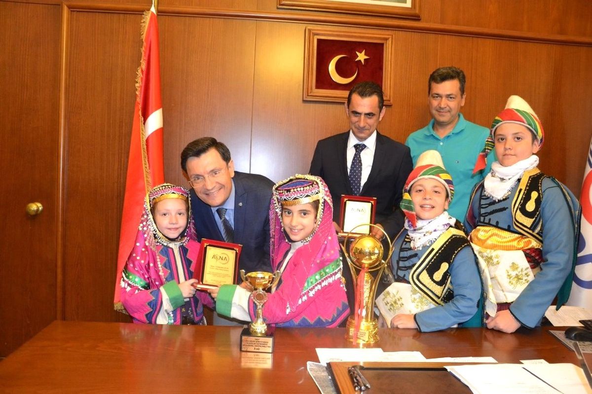 Halk Oyunları Ekibi, Tcdd Bölge Müdürü Koçbay\'ı Ziyaret Etti