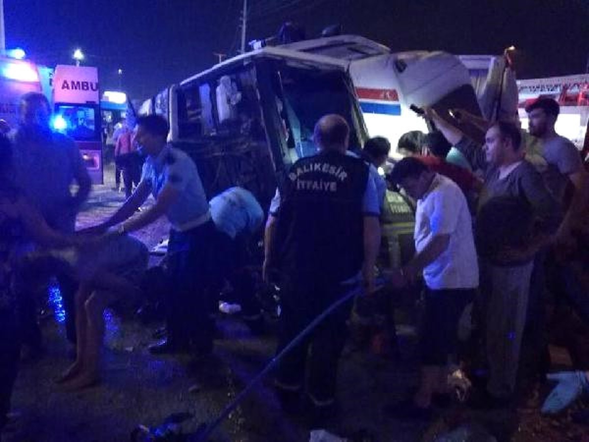 Kavşakta Zincirleme Trafik Kazası: 12 Yaralı