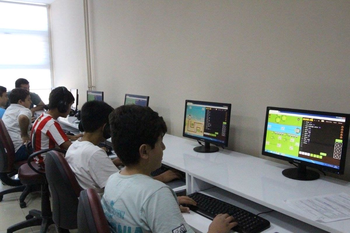 Kilis\'te Gençlere Bilişim Semineri