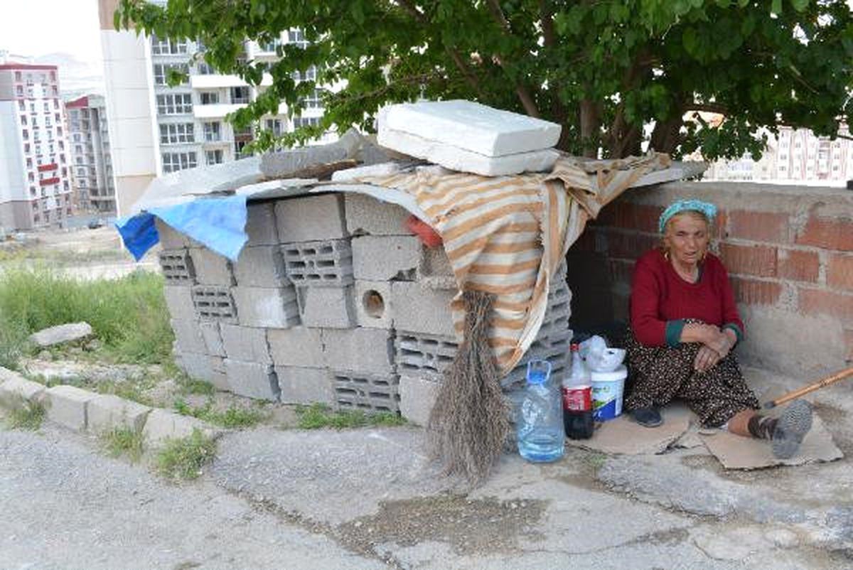 2 Metrekarelik Delikte Kalan Yaşlı Kadının Dramı