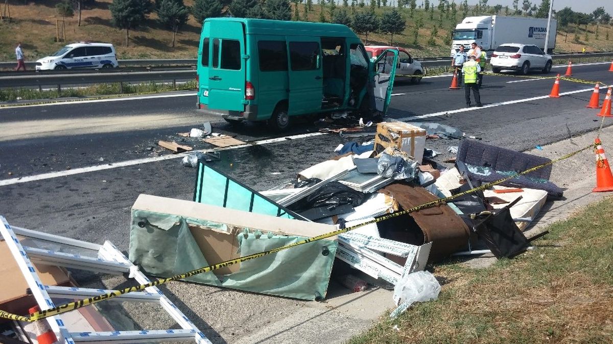Kumburgaz\'da Trafik Kazası: 2 Ölü, 1 Yaralı