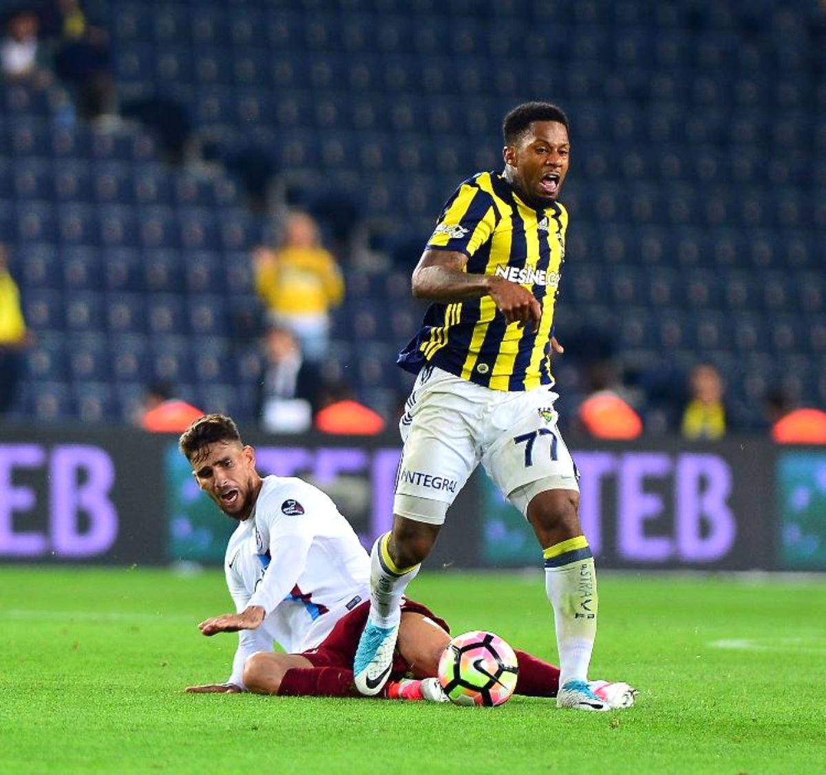 Lens, Fenerbahçe\'de Kalmak Istiyor
