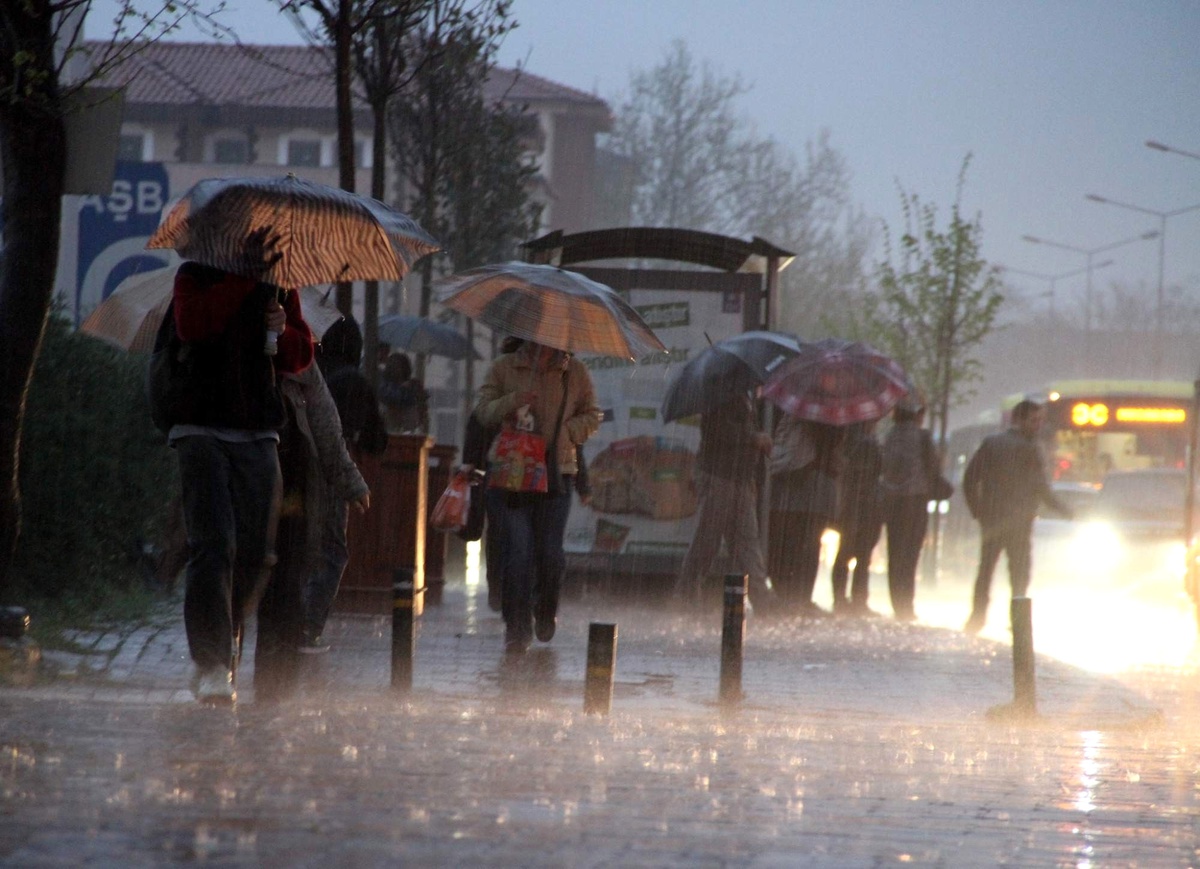 Meteorolojiden Kuvvetli Yağış Uyarısı