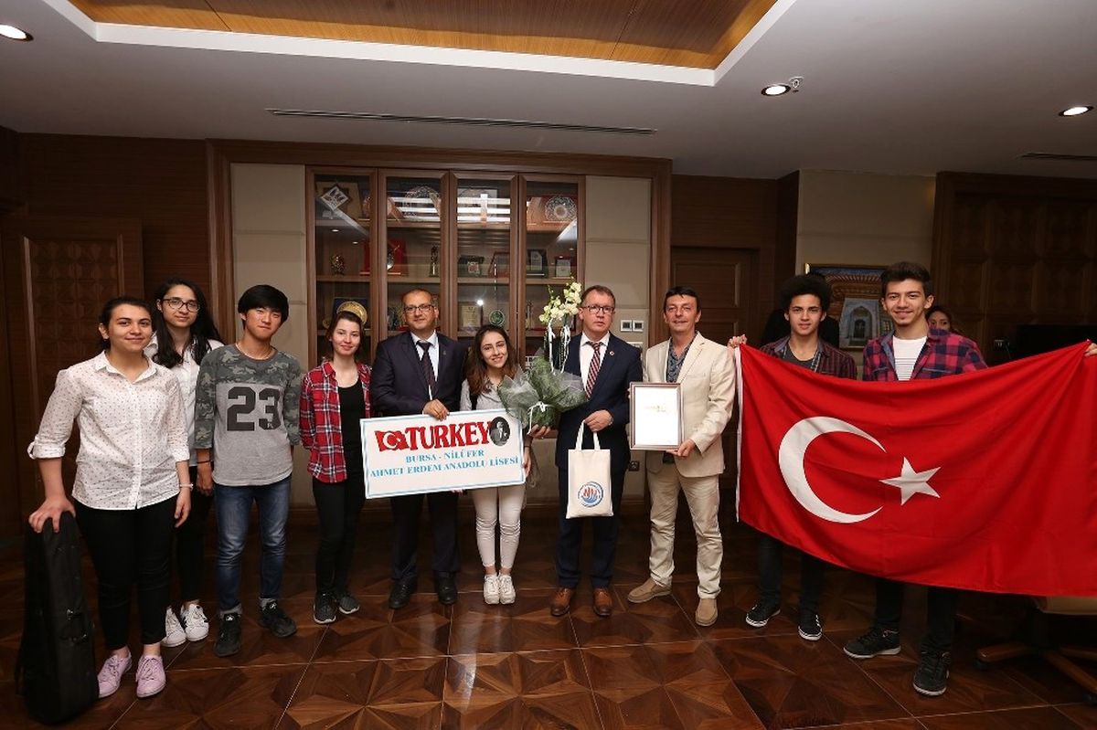Öğrencilerden \'Kemanlı\' Teşekkür