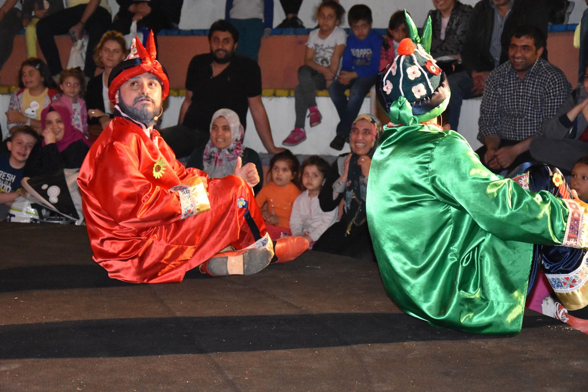 Orta Oyuncuları Yeşilyurt Sahnesinde
