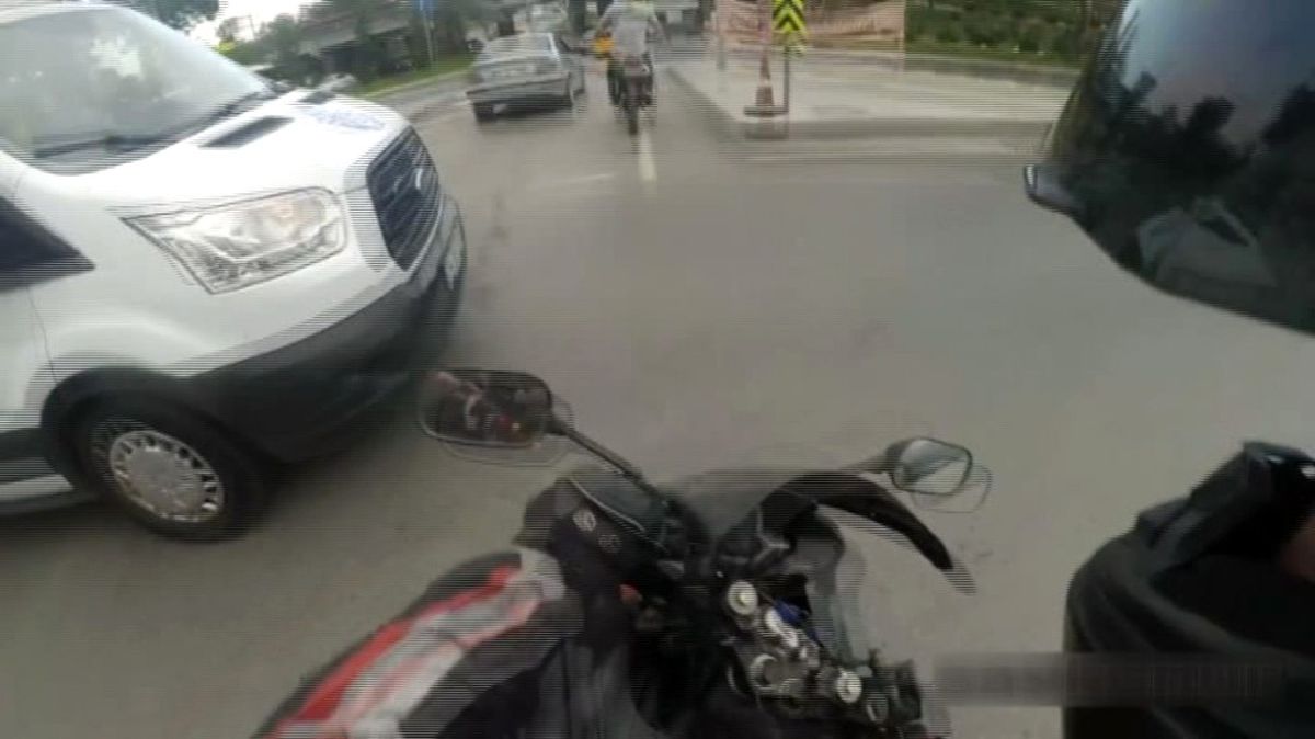 Fatih\'te Dalgın Motosiklet Sürücüsünün Yaptığı Kaza Kamerada