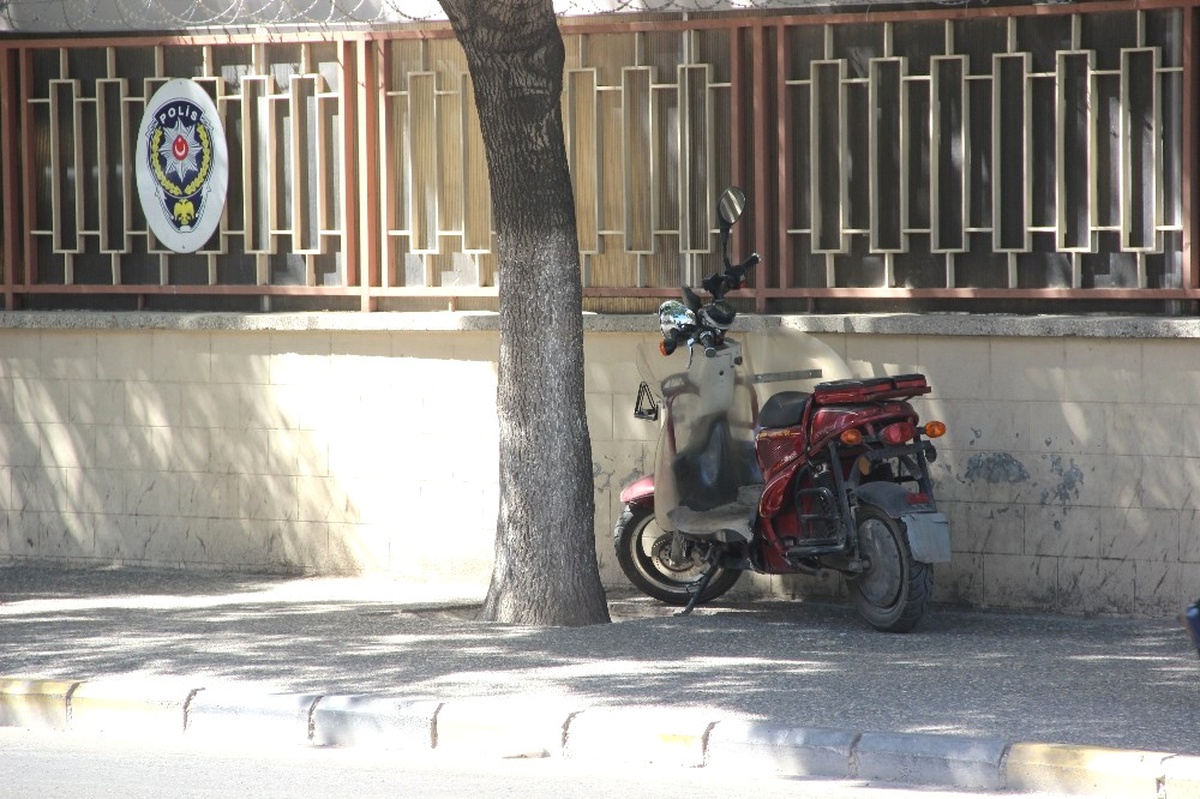 Gaziantep Emniyeti Önüne Bırakılan Motosiklet Paniğe Neden Oldu