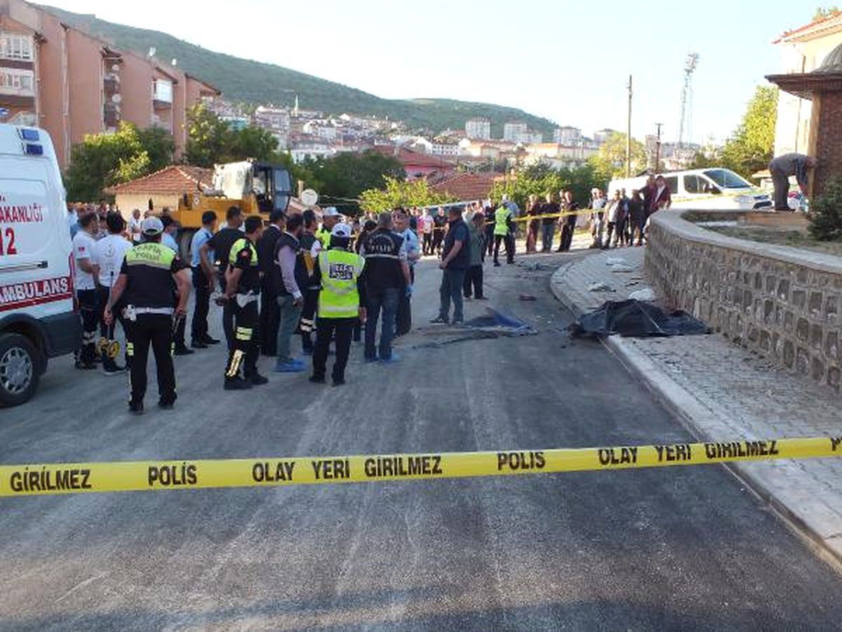 Rampada Kontrolden Çıkan Silindir, Kaldırımdaki İmamı Ezdi