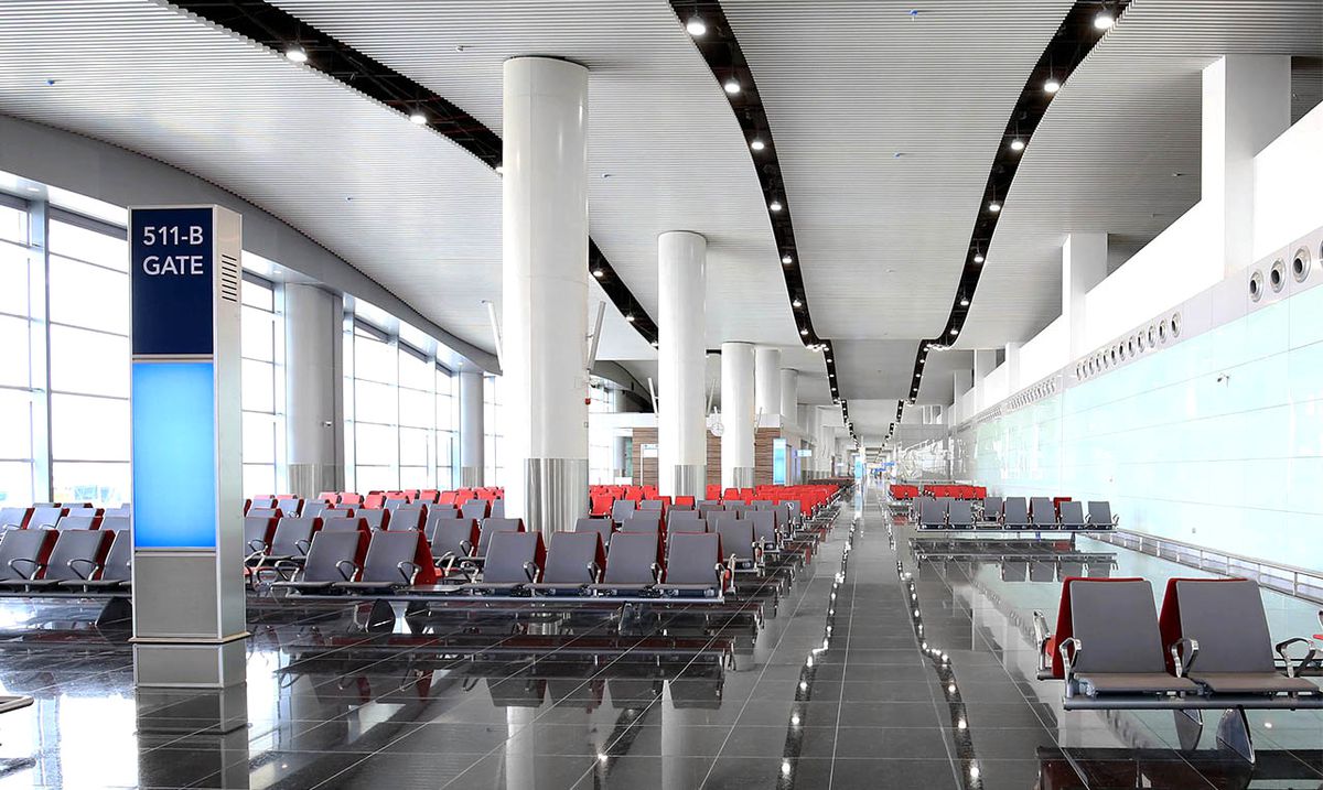 Riyad Havalimanı Terminal 5\'e "Yılın Ulaştırma Projesi" Ödülü...