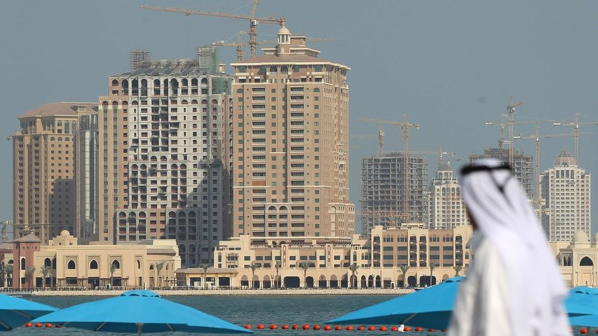 S&p Katar\'ın Kredi Notunu Düşürdü, Görünümünü Negatife Çekti