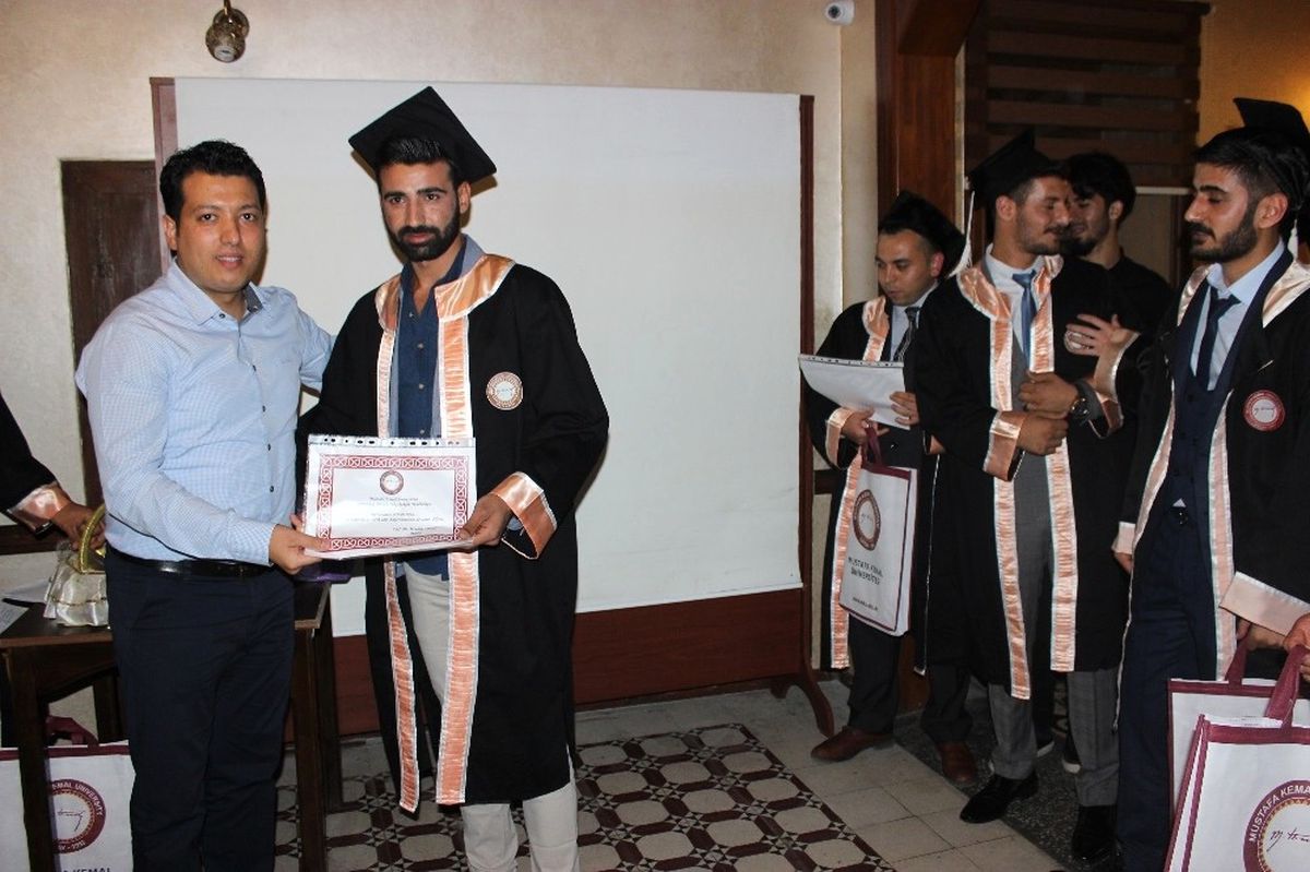 Samandağ Myo\'da Diploma Sevinci