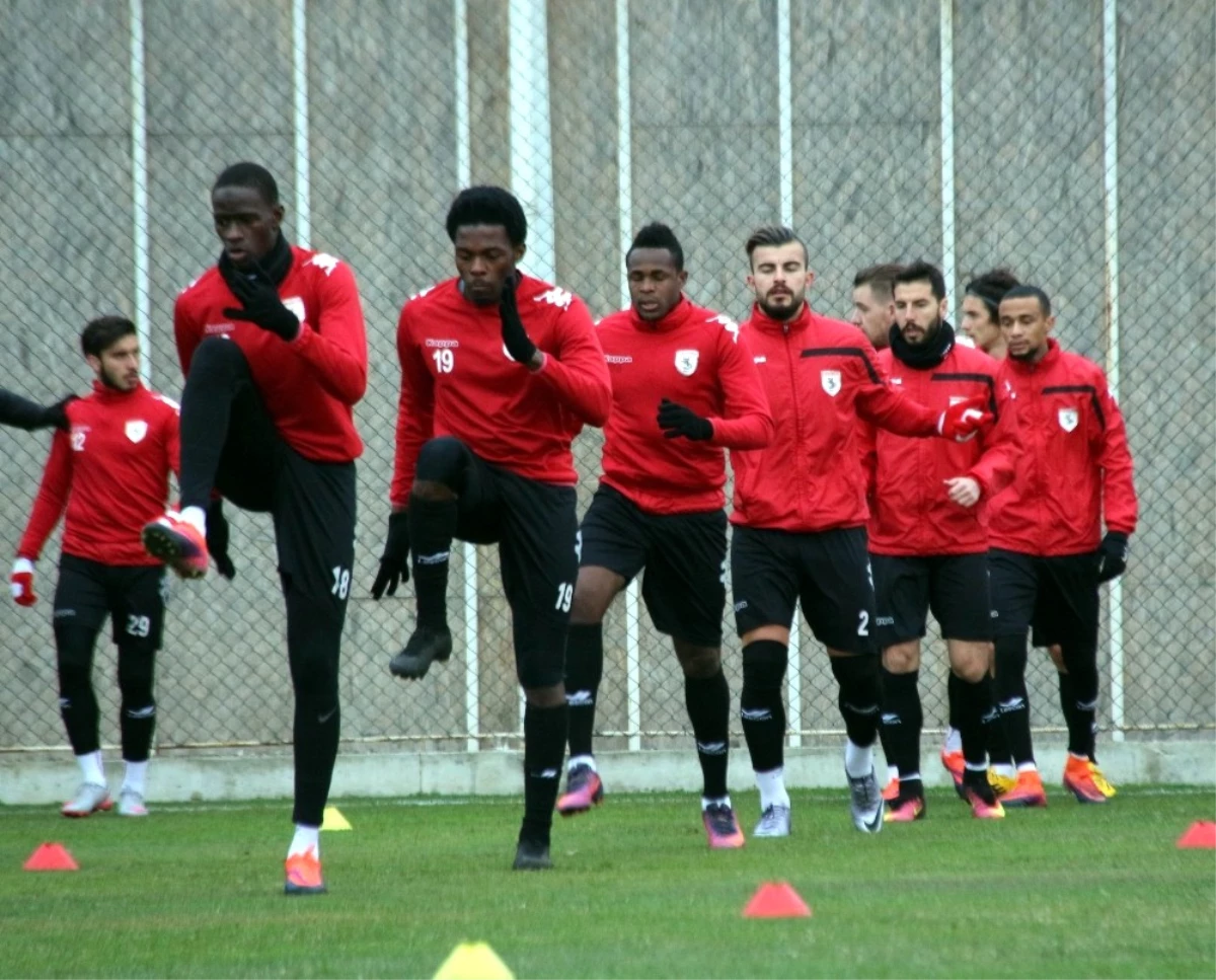 Samsunspor\'da 16 Oyuncu Serbest Kaldı