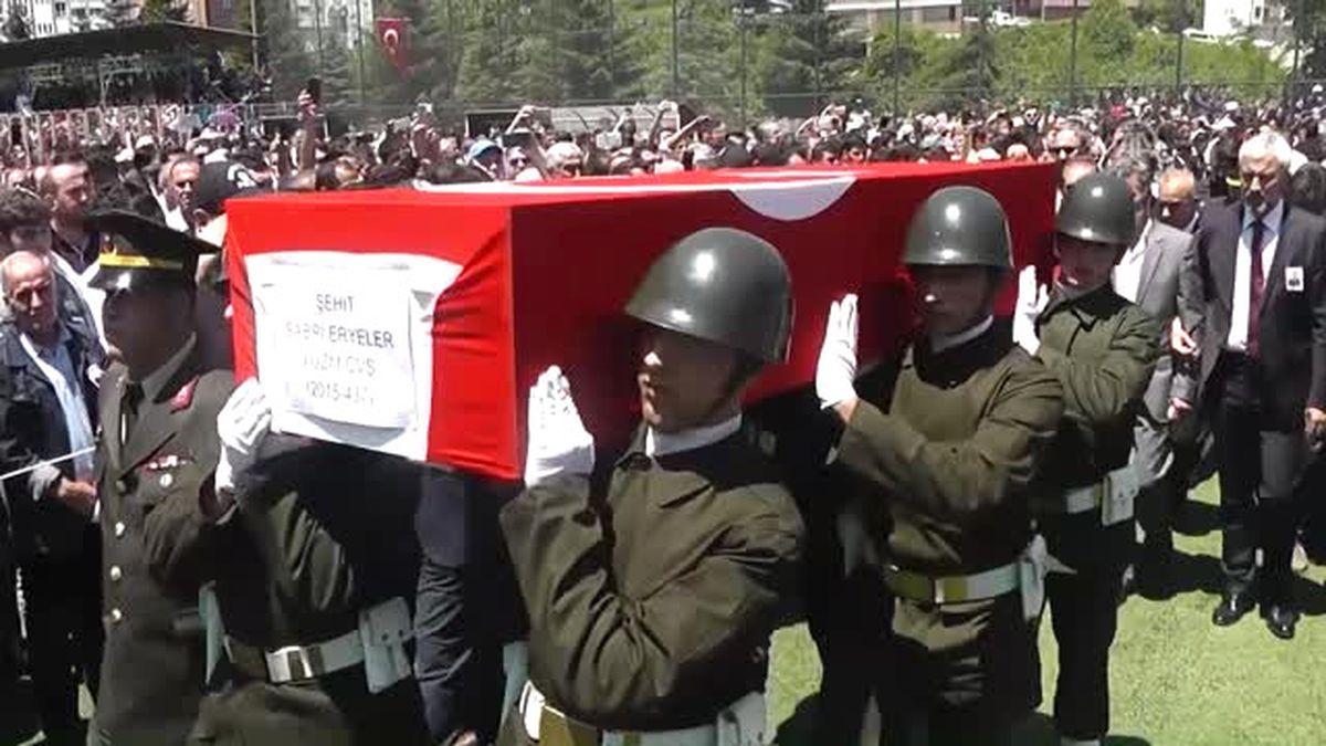 Şehit Eryeler\'i 13 Bin Hemşehresi Uğurladı (2)