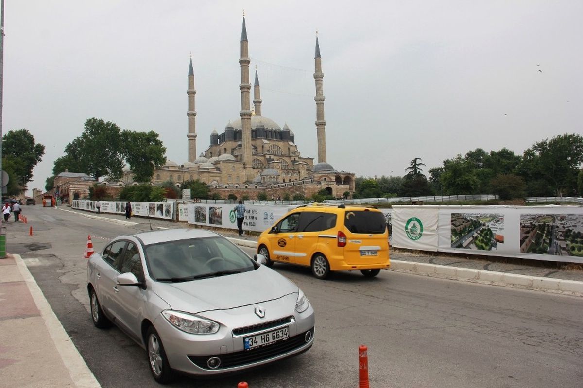 Selimiye\'ye "Titreşim" Önlemi